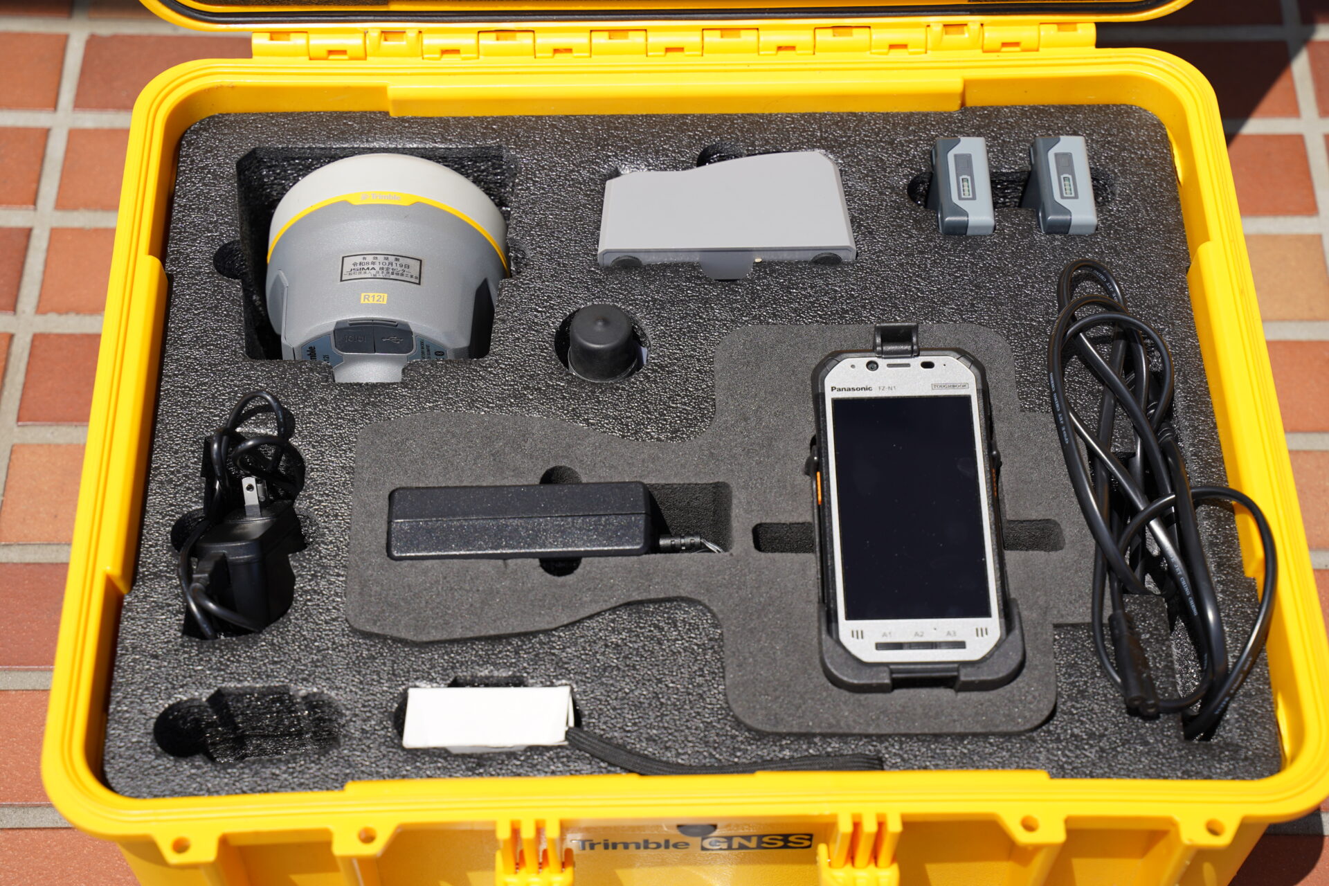 Trimble R12i